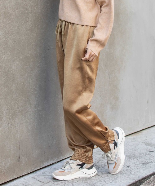 Munich（ミューニック）の「ヴィンテージダブルサテントラックパンツ（その他パンツ・レディース・キャメル/ブラック/グレー・M/S）」の5枚目の写真