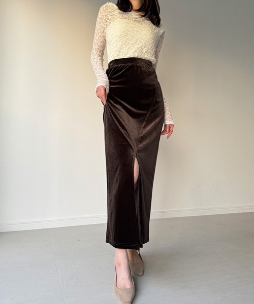 junoah(ジュノア)の「カーブラインベロアスリットスカート(スカート・レディース・ブラック/ブラウン/グレー・LARGE/MEDIUM/SMALL)」の3枚目の写真