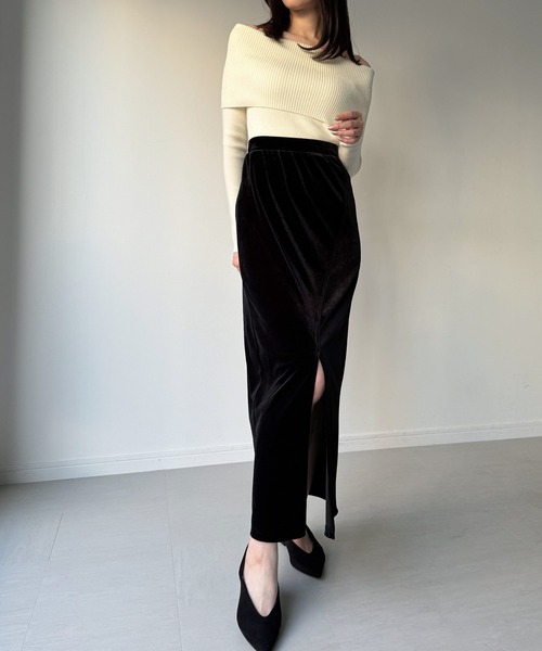 junoah(ジュノア)の「カーブラインベロアスリットスカート(スカート・レディース・ブラック/ブラウン/グレー・LARGE/MEDIUM/SMALL)」の1枚目の写真