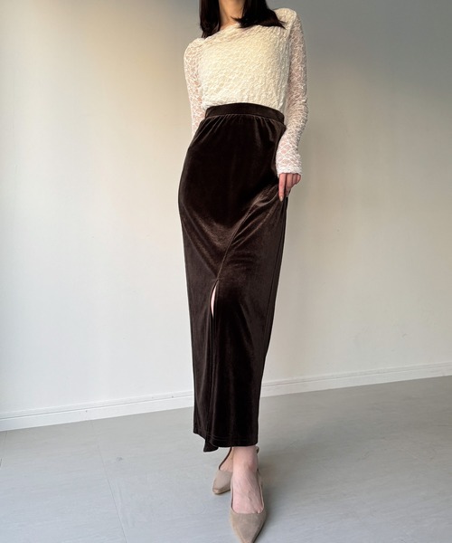junoah(ジュノア)の「カーブラインベロアスリットスカート(スカート・レディース・ブラック/ブラウン/グレー・LARGE/MEDIUM/SMALL)」の4枚目の写真