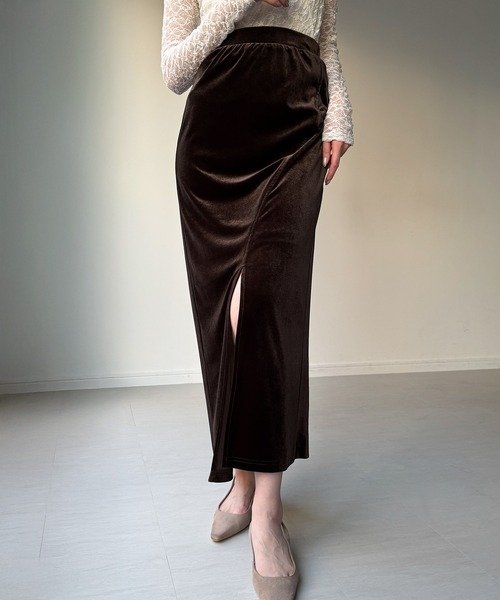 junoah(ジュノア)の「カーブラインベロアスリットスカート(スカート・レディース・ブラック/ブラウン/グレー・LARGE/MEDIUM/SMALL)」の5枚目の写真