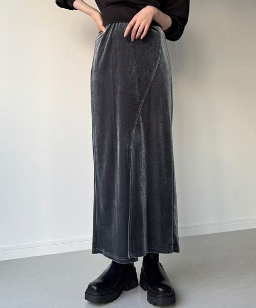 junoah(ジュノア)の「カーブラインベロアスリットスカート(スカート・レディース・ブラック/ブラウン/グレー・LARGE/MEDIUM/SMALL)」の11枚目の写真