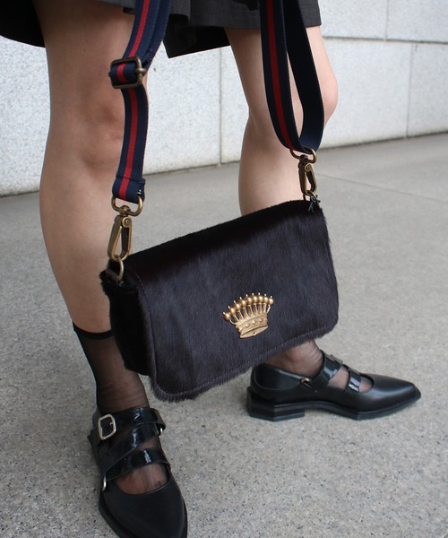 SOUS LES PAVÉS ブラックショルダーバッグ　フランス　カエル SOUS LES PAVÉS ブラックショルダーバッグフランスカエル