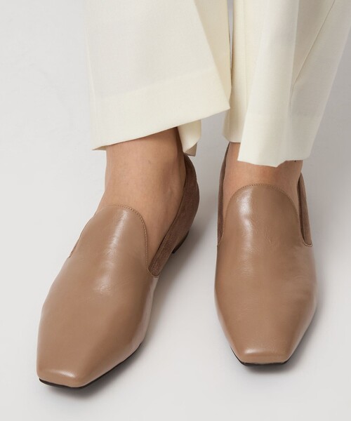 green label relaxing（グリーンレーベルリラクシング）の「スクエアオペラ フラットシューズ 撥水（ドレスシューズ・レディース・ベージュ/ブラック・22.5cm/23cm/23.5cm/24cm/24.5cm/25cm）」の6枚目の写真