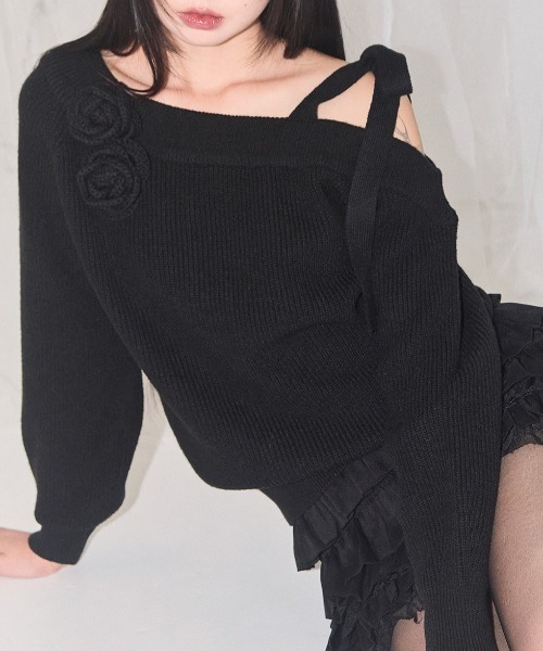 ILLIGO(イリゴ)の「【日本未発売/WEB限定】ILLIGO(イリゴ)/ブローチ付き オフショルダー ニット プルオーバー/BLOOM BOW OFF-SHOULDER KNIT(ニット/セーター・レディース・アイボリー/ブラック/ピンク・M)」の7枚目の写真