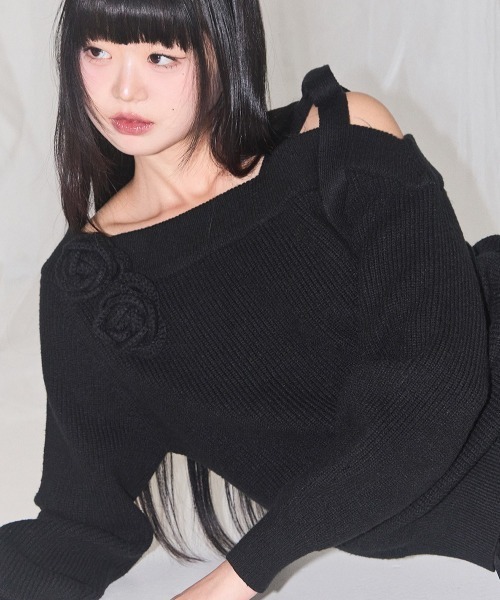 ILLIGO(イリゴ)の「【日本未発売/WEB限定】ILLIGO(イリゴ)/ブローチ付き オフショルダー ニット プルオーバー/BLOOM BOW OFF-SHOULDER KNIT(ニット/セーター・レディース・アイボリー/ブラック/ピンク・M)」の8枚目の写真
