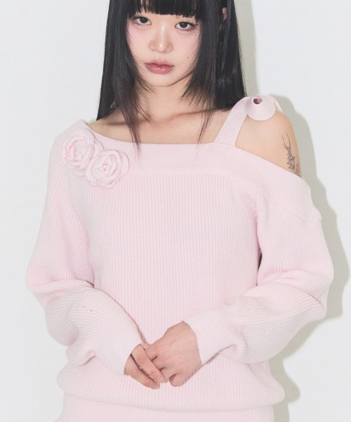 ILLIGO(イリゴ)の「【日本未発売/WEB限定】ILLIGO(イリゴ)/ブローチ付き オフショルダー ニット プルオーバー/BLOOM BOW OFF-SHOULDER KNIT(ニット/セーター・レディース・アイボリー/ブラック/ピンク・M)」の15枚目の写真