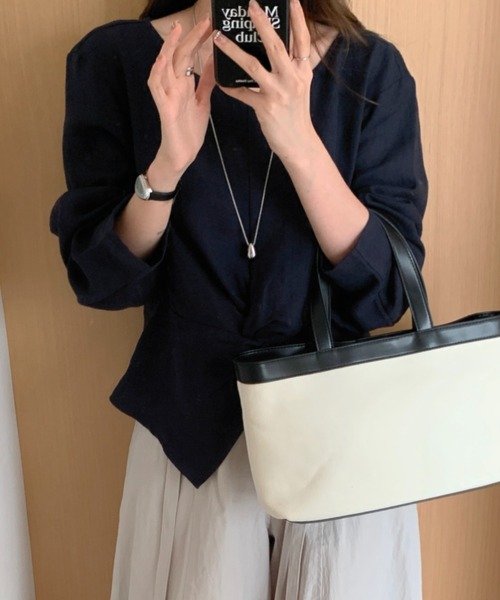 Aelina（エリナ）の「サイドファスナー付きクルーネックシャツ長袖トップス（シャツ/ブラウス・レディース・ホワイト/ネイビー・F）」の3枚目の写真