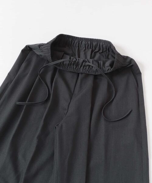 URBAN RESEARCH(アーバンリサーチ)の「『3サイズ展開』『イージーケア』 ウール混タックギャザーストレートパンツ(その他パンツ・レディース・ブラック/チャコールグレー/ベージュ/その他2/その他1・36/40/38)」の17枚目の写真