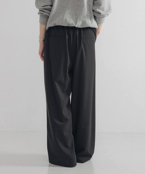 URBAN RESEARCH（アーバンリサーチ）の「『3サイズ展開』『イージーケア』 ウール混タックギャザーストレートパンツ（その他パンツ・レディース・ブラック/チャコールグレー/ベージュ/その他2/その他1・36/40/38）」の17枚目の写真