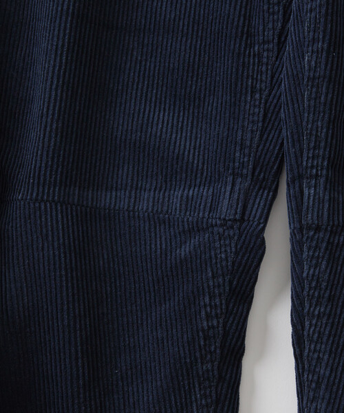 FREAK'S STORE(フリークスストア)の「ワイドシルエット ワンウォッシュ カーブ コーデュロイパンツ(その他パンツ・メンズ・ブラック/オリーブ/ブラウン/ネイビー・MEDIUM/LARGE/SMALL)」の9枚目の写真