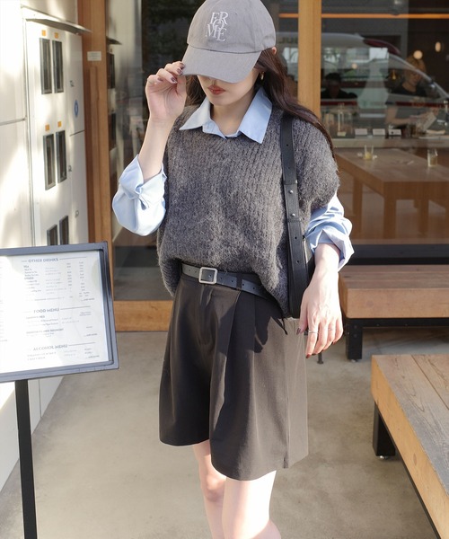 Reurie'（レウリィ）の「ニットベスト(sayaka select) / Vネック シンプル カジュアル モード 韓国 重ね着 レイヤード（ベスト・レディース・チャコールグレー/ダークベージュ・FREE）」の3枚目の写真