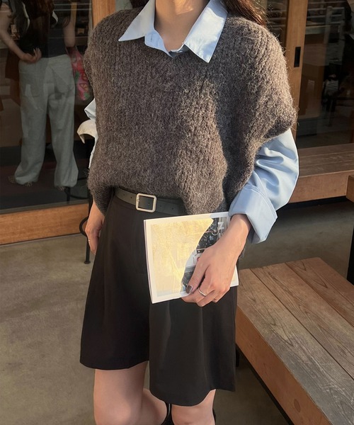 Reurie'（レウリィ）の「ニットベスト(sayaka select) / Vネック シンプル カジュアル モード 韓国 重ね着 レイヤード（ベスト・レディース・チャコールグレー/ダークベージュ・FREE）」の10枚目の写真