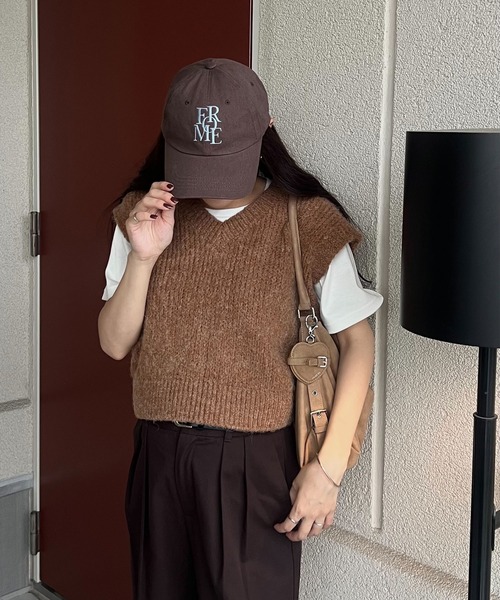 Reurie'（レウリィ）の「ニットベスト(sayaka select) / Vネック シンプル カジュアル モード 韓国 重ね着 レイヤード（ベスト・レディース・チャコールグレー/ダークベージュ・FREE）」の12枚目の写真