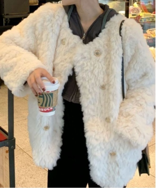 WEGO（ウィゴー）の「WEGO/ダブルボタンフェイクファーノーカラージャケット（ノーカラージャケット・レディース・ホワイト・MEDIUM/LARGE）」の7枚目の写真