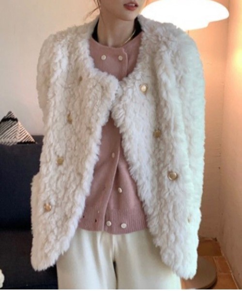 WEGO（ウィゴー）の「WEGO/ダブルボタンフェイクファーノーカラージャケット（ノーカラージャケット・レディース・ホワイト・MEDIUM/LARGE）」の10枚目の写真