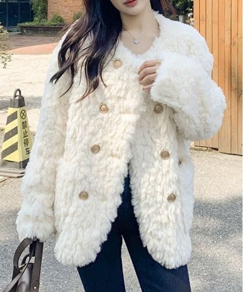 WEGO（ウィゴー）の「WEGO/ダブルボタンフェイクファーノーカラージャケット（ノーカラージャケット・レディース・ホワイト・MEDIUM/LARGE）」の11枚目の写真