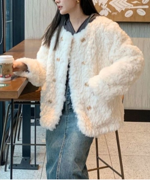 WEGO（ウィゴー）の「WEGO/ダブルボタンフェイクファーノーカラージャケット（ノーカラージャケット・レディース・ホワイト・MEDIUM/LARGE）」の15枚目の写真