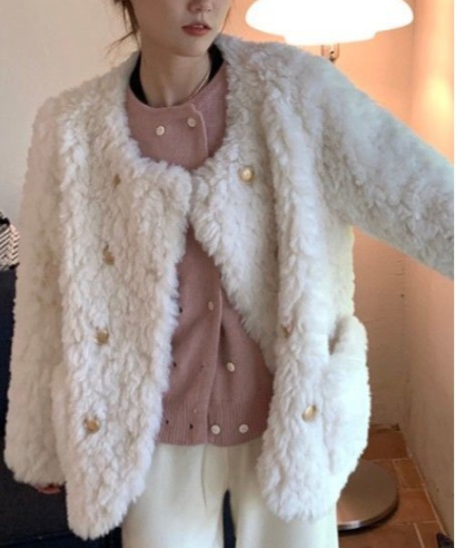 WEGO（ウィゴー）の「WEGO/ダブルボタンフェイクファーノーカラージャケット（ノーカラージャケット・レディース・ホワイト・MEDIUM/LARGE）」の20枚目の写真