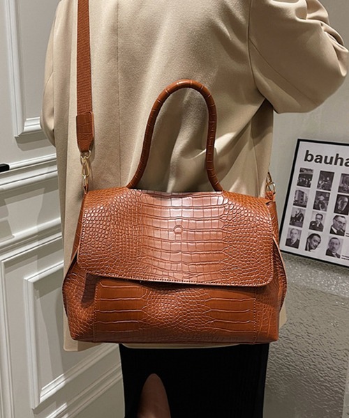 c.u.l（シーユーエル）の「クロコ型押し風 レザーライク ショルダーバッグ cula1339（ショルダーバッグ・レディース・ブラウン/ブラック/ダークブラウン・FREE）」の3枚目の写真