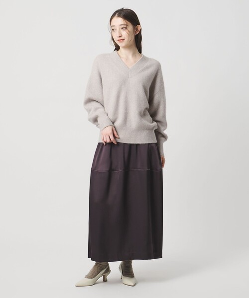 UNITED ARROWS（ユナイテッドアローズ）の「フォックス ウール ラメ Vネック ニット（ニット/セーター・レディース・オフホワイト/ライトグレー/ダークグレー・FREE）」の6枚目の写真