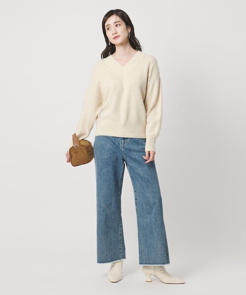 UNITED ARROWS（ユナイテッドアローズ）の「フォックス ウール ラメ Vネック ニット（ニット/セーター・レディース・オフホワイト/ライトグレー/ダークグレー・FREE）」の9枚目の写真