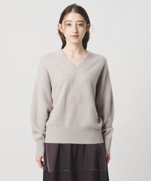 UNITED ARROWS（ユナイテッドアローズ）の「フォックス ウール ラメ Vネック ニット（ニット/セーター・レディース・オフホワイト/ライトグレー/ダークグレー・FREE）」の12枚目の写真