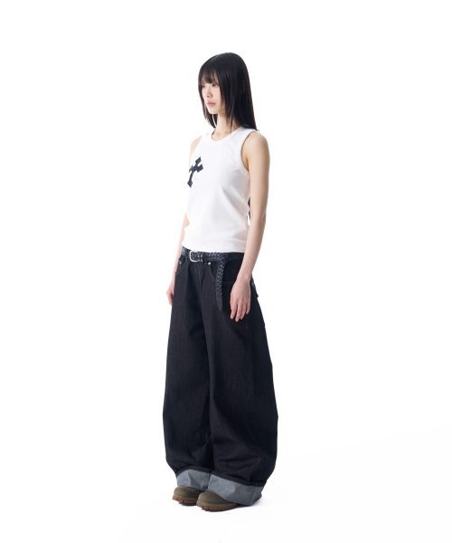 セール】Cinch Back Denim Pants (Black)（デニムパンツ）｜AAKAM