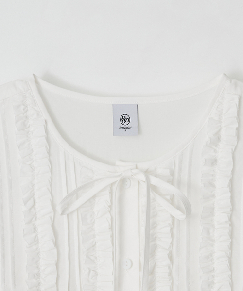 RONRON(ロンロン)の「FRILLY RUFFLE RIBBON TIE VINTAGE BLOUSE WHITE(シャツ/ブラウス・レディース・その他・FREE)」の6枚目の写真