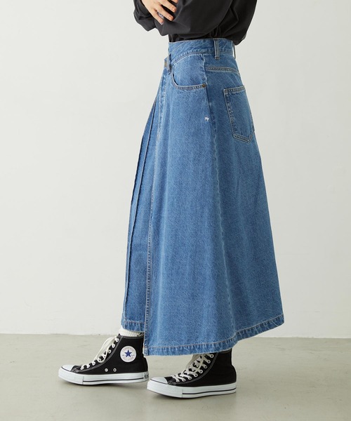 MILKFED.（ミルクフェド）の「ASYMMETRICAL LONG SKIRT（デニムスカート・レディース・ライトブルー/ライトインディゴブルー・M/S）」の5枚目の写真