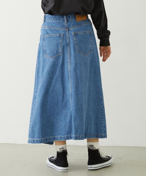 MILKFED.（ミルクフェド）の「ASYMMETRICAL LONG SKIRT（デニムスカート・レディース・ライトブルー/ライトインディゴブルー・M/S）」の7枚目の写真