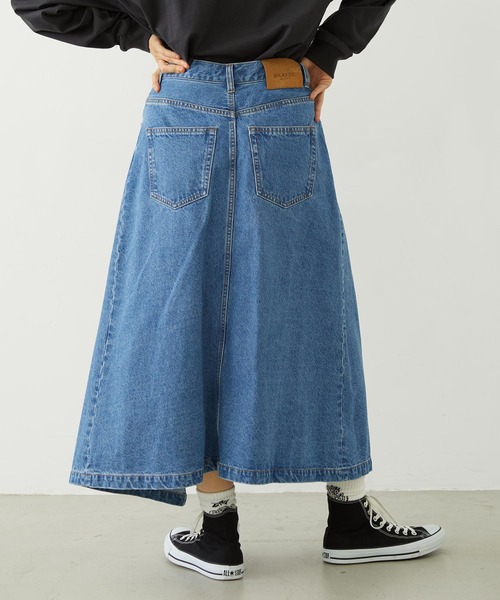 MILKFED.（ミルクフェド）の「ASYMMETRICAL LONG SKIRT（デニムスカート・レディース・ライトブルー/ライトインディゴブルー・M/S）」の8枚目の写真