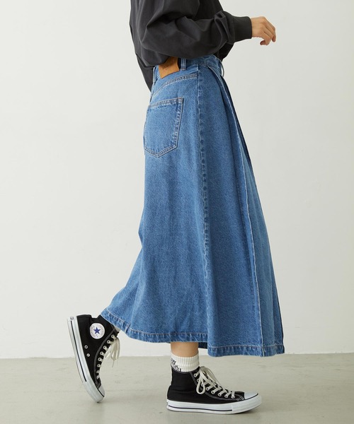 MILKFED.（ミルクフェド）の「ASYMMETRICAL LONG SKIRT（デニムスカート・レディース・ライトブルー/ライトインディゴブルー・M/S）」の9枚目の写真