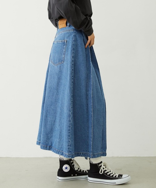 MILKFED.（ミルクフェド）の「ASYMMETRICAL LONG SKIRT（デニムスカート・レディース・ライトブルー/ライトインディゴブルー・M/S）」の10枚目の写真