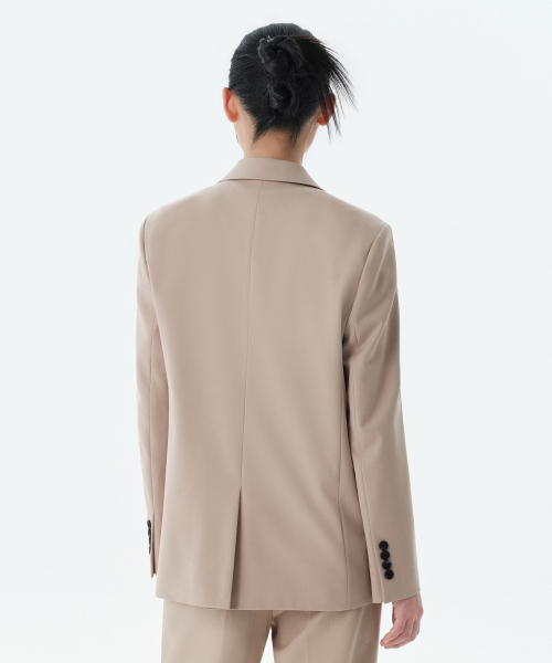 MUSINSA STANDARD WOMAN（ムシンサスタンダードウーマン）の「ウィメンズベーシックブレザー[ベージュ]（テーラードジャケット・レディース・その他・SMALL/MEDIUM/LARGE/X-LARGE/X-SMALL）」の3枚目の写真
