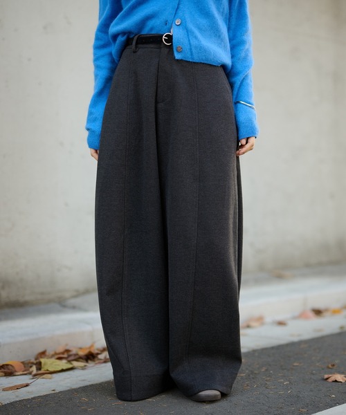 LAULEN(ローレン)の「center seam curve wide pants /センターシームカーブワイドパンツ(その他パンツ・レディース・アイボリー/ライトグレー/チャコールグレー・S/M)」の2枚目の写真