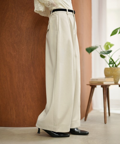 LAULEN(ローレン)の「center seam curve wide pants /センターシームカーブワイドパンツ(その他パンツ・レディース・アイボリー/ライトグレー/チャコールグレー・S/M)」の4枚目の写真