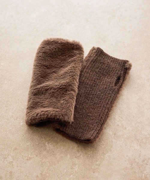 studio CLIP(スタディオクリップ)の「フェイクファーニットアームウォーマー(アームカバー・レディース・ブラウン/ベージュ/チャコール・FREE)」の3枚目の写真