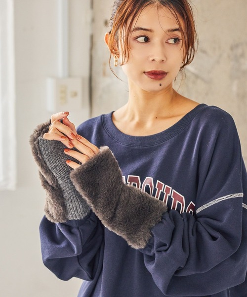 studio CLIP(スタディオクリップ)の「フェイクファーニットアームウォーマー(アームカバー・レディース・ブラウン/ベージュ/チャコール・FREE)」の2枚目の写真