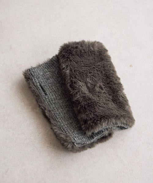 studio CLIP(スタディオクリップ)の「フェイクファーニットアームウォーマー(アームカバー・レディース・ブラウン/ベージュ/チャコール・FREE)」の4枚目の写真