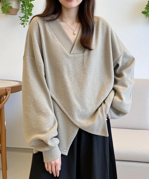 cammie(キャミー)の「アシンメトリーデザイントップス(ニット/セーター・レディース・グレー/ダークアッシュ/ベージュ・M/L)」の1枚目の写真