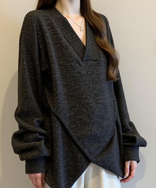cammie(キャミー)の「アシンメトリーデザイントップス(ニット/セーター・レディース・グレー/ダークアッシュ/ベージュ・M/L)」の13枚目の写真