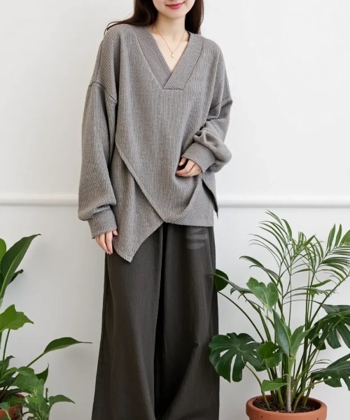 cammie(キャミー)の「アシンメトリーデザイントップス(ニット/セーター・レディース・グレー/ダークアッシュ/ベージュ・M/L)」の11枚目の写真