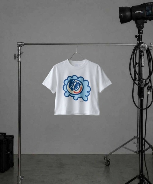 CULTURE SUPPLY(カルチャー サプライ)の「Angel Blue Tee(Tシャツ/カットソー・レディース・ホワイト系その他/ホワイト系その他3/ブラック系その他4/ホワイト系その他5/ブラック系その他2/ホワイト系その他2/ホワイト系その他4/ブラック系その他/ブラック系その他3/ブラック系その他5・SHORT)」の3枚目の写真