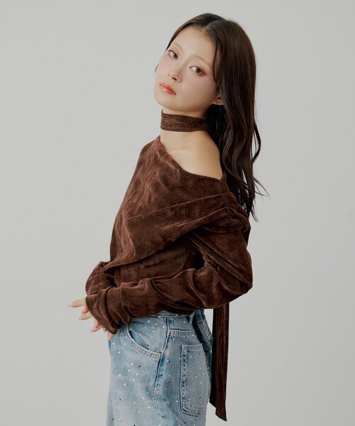 Chico（チコ）の「【SALON by Chico】タイ付きベロアワンショルギャザートップス（Tシャツ/カットソー・レディース・ブラウン/ピンク/アイボリー・FREE）」の7枚目の写真