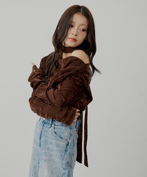 Chico（チコ）の「【SALON by Chico】タイ付きベロアワンショルギャザートップス（Tシャツ/カットソー・レディース・ブラウン/ピンク/アイボリー・FREE）」の8枚目の写真