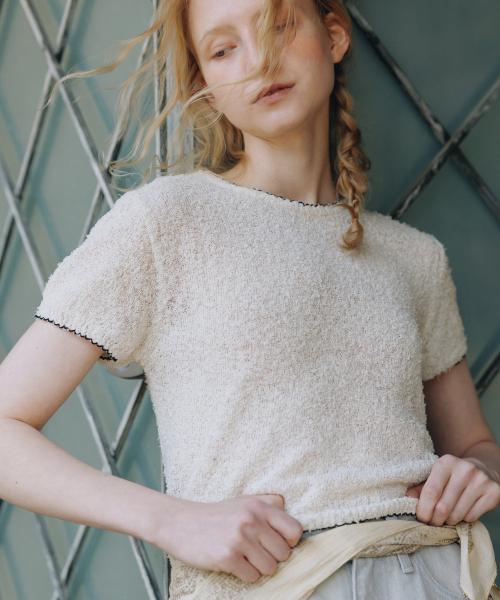 ANDNEEDS(アンドニーズ)の「Feather half sleeve knit (ivory)(ニット/セーター・レディース・その他・FREE)」の2枚目の写真