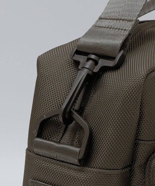 SHIPS(シップス)の「【新色追加】【WEB限定】SHIPS: 3WAY ビズ ワイド ブリーフ バッグ(ビジネスバッグ・メンズ・オリーブ/ブラック/ネイビー/チャコールグレー/ブラウン・ONE SIZE)」の8枚目の写真