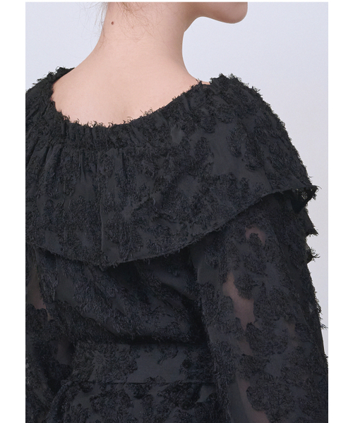 MICANE（ミケーネ）の「ケリーヘアリーストラップブラウス（シャツ/ブラウス・レディース・ブラック/クリーム・MEDIUM/LARGE/X-LARGE/SMALL）」の8枚目の写真