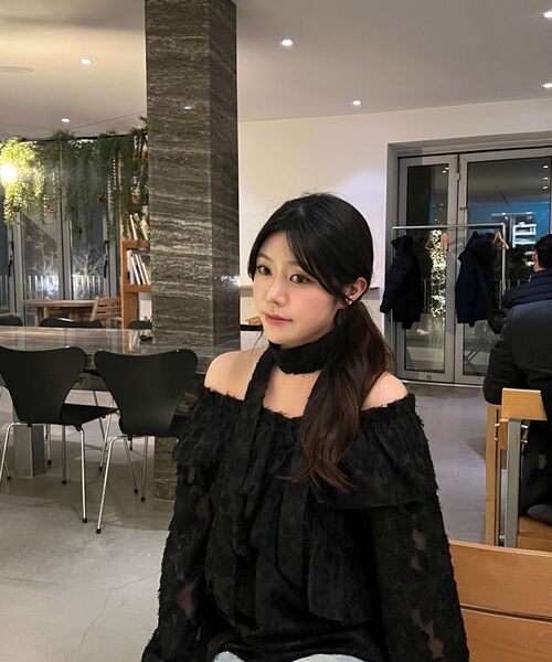 MICANE（ミケーネ）の「ケリーヘアリーストラップブラウス（シャツ/ブラウス・レディース・ブラック/クリーム・MEDIUM/LARGE/X-LARGE/SMALL）」の22枚目の写真